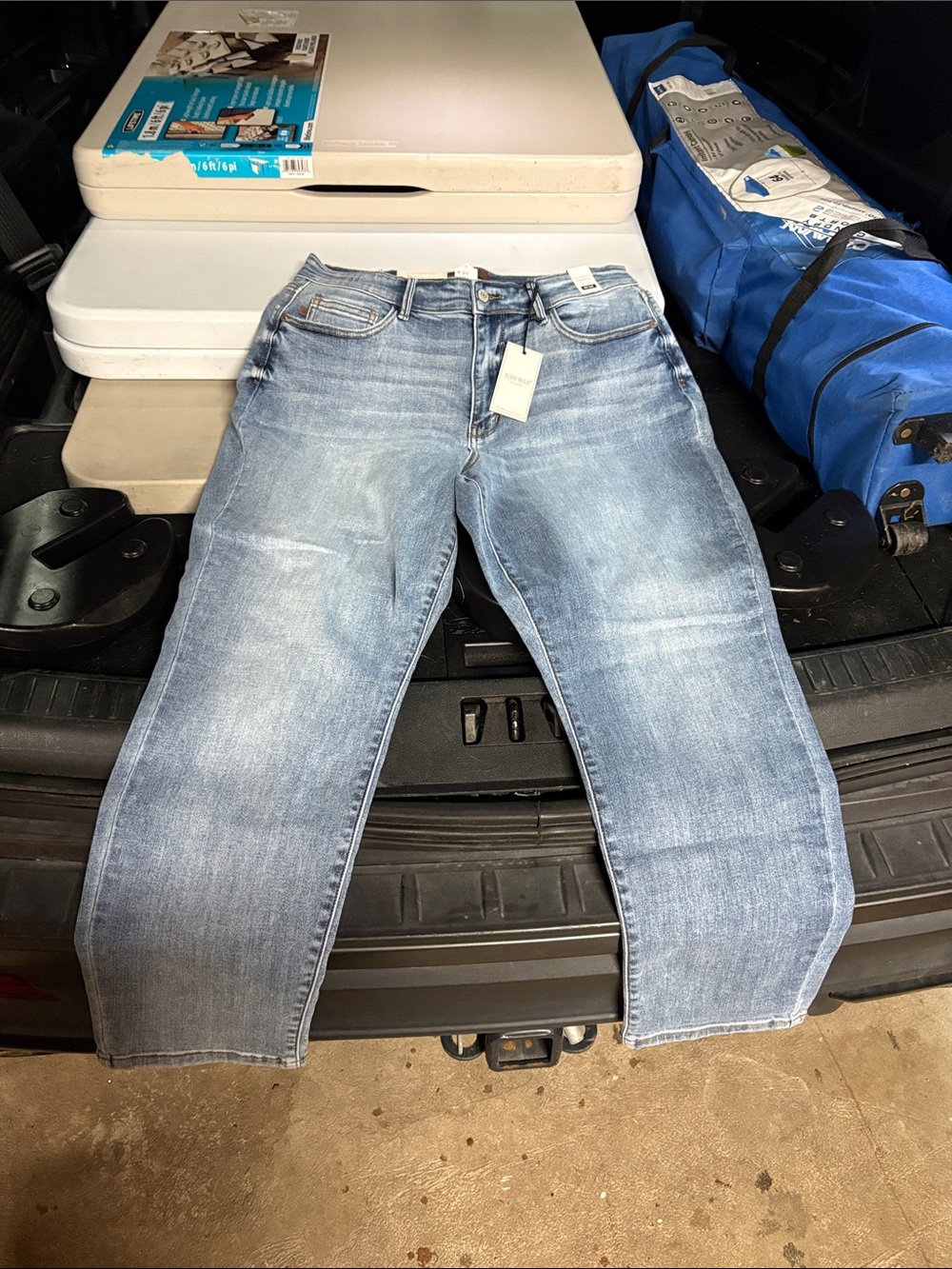 Judy Blue Light Wash Relaxed Jeans